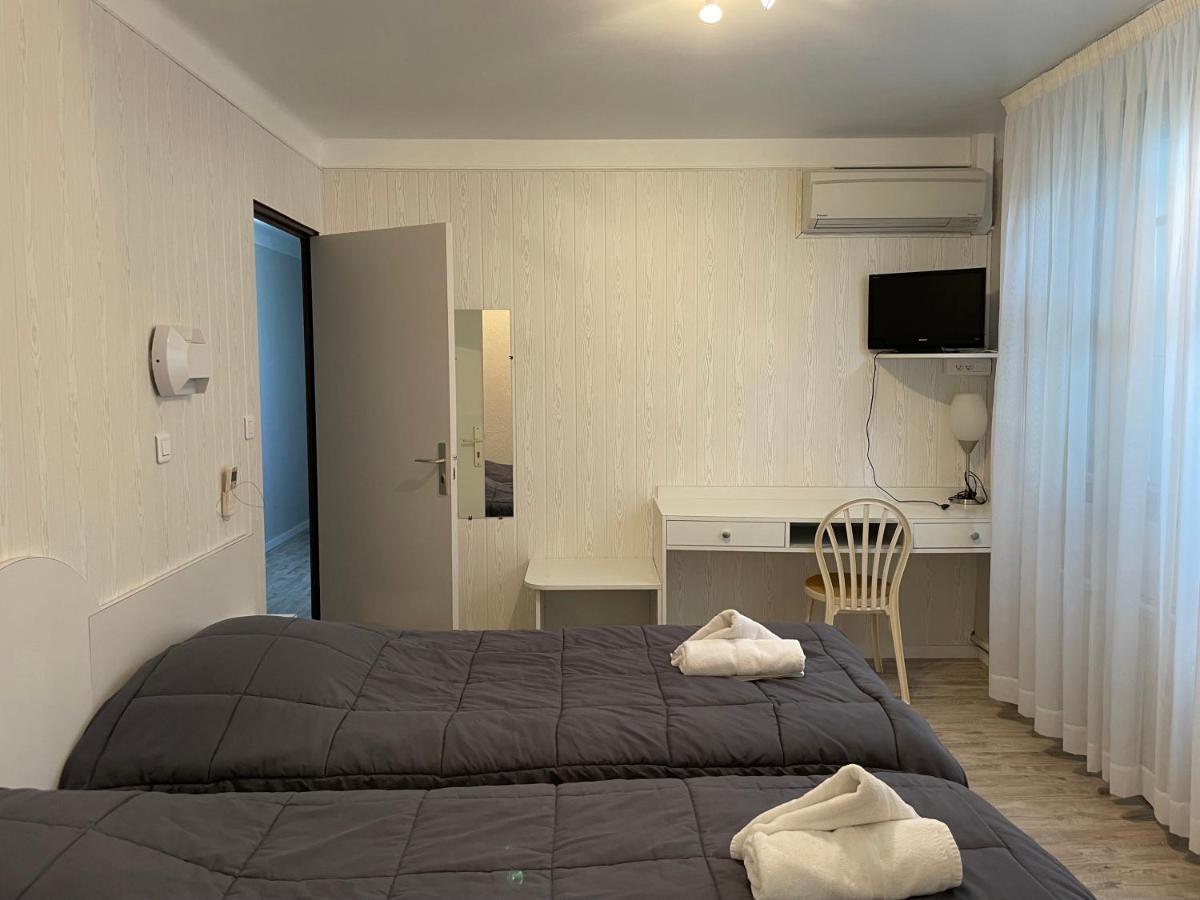 Hotel Les Chenes Sisteron Esterno foto