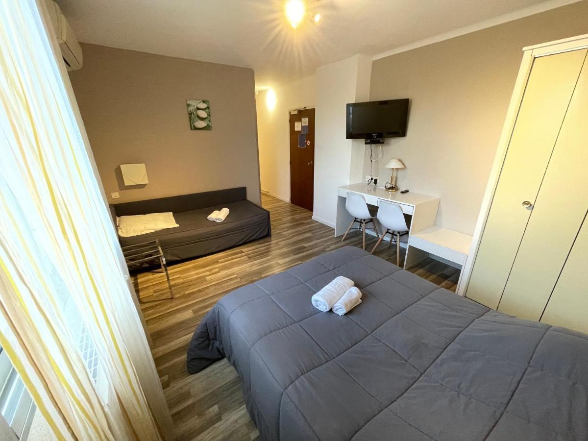 Hotel Les Chenes Sisteron Esterno foto