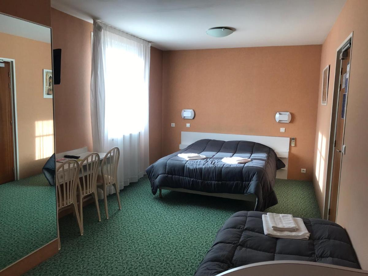 Hotel Les Chenes Sisteron Esterno foto
