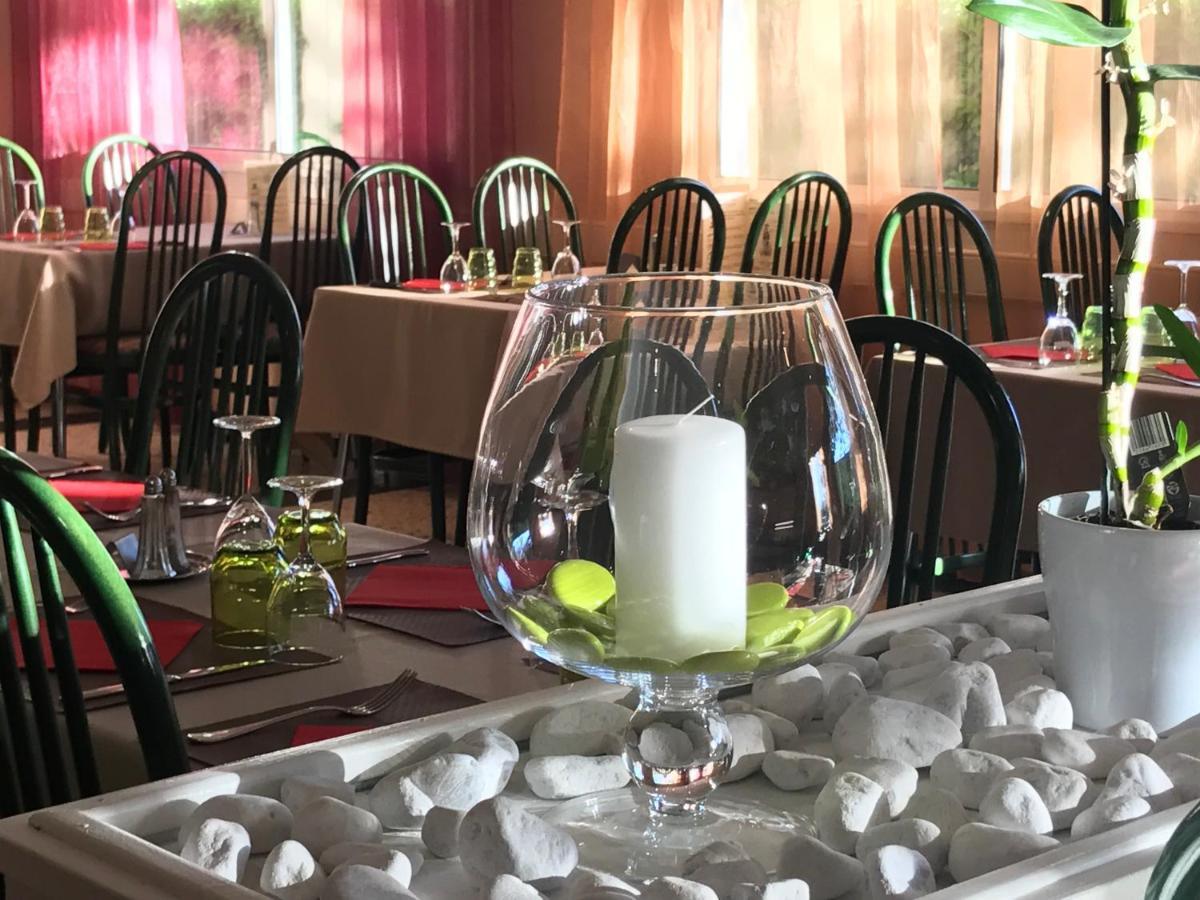 Hotel Les Chenes Sisteron Esterno foto