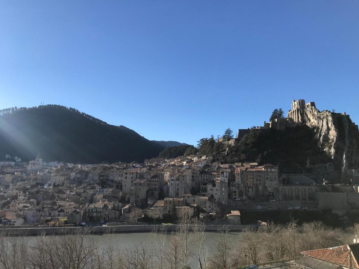 Hotel Les Chenes Sisteron Esterno foto